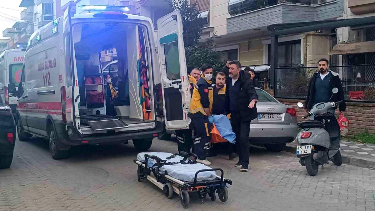 Kocasını evde ölü bulunca baygınlık geçirdi: Yakınları ulaşamayınca itfaiyeyi aradı
