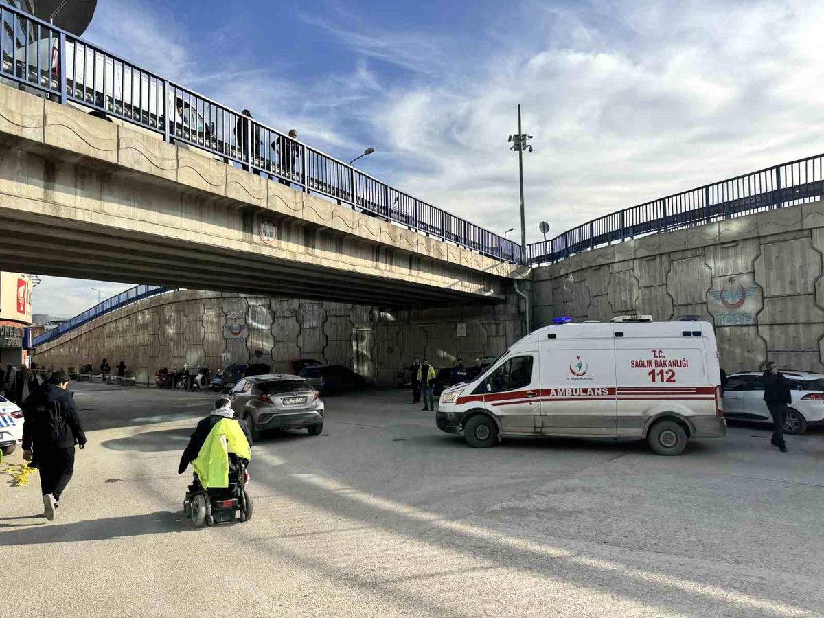 Köprüde can pazarı: Tutunamayınca yere düştü