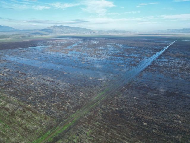 Озеро, питающее три района, снова начало накапливать воду! Вода бьет изо всех мест