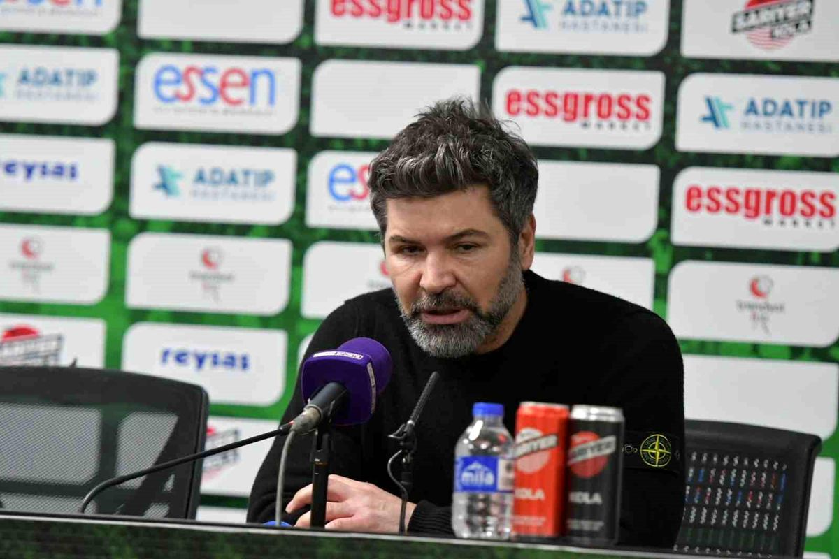Sakaryaspor'da Teknik Direktör Hakan Kutlu ile yollar ayrıldı