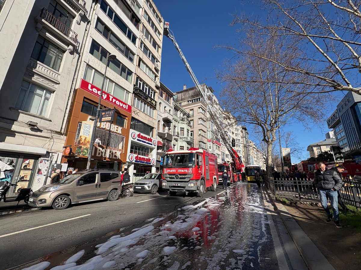 Şişli'de Restoranın Bacasında Yangın Çıktı