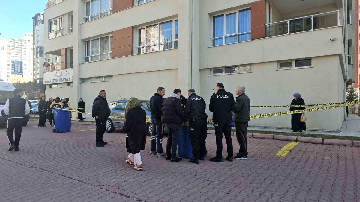 Talas'ta bir kişi aracında ölü bulundu