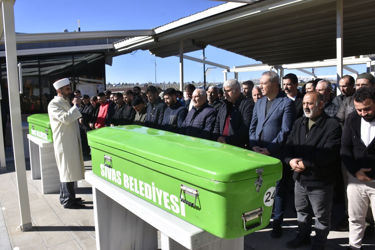Teravih namazı giderken otomobilin çarptığı kayınvalide ile gelin öldü