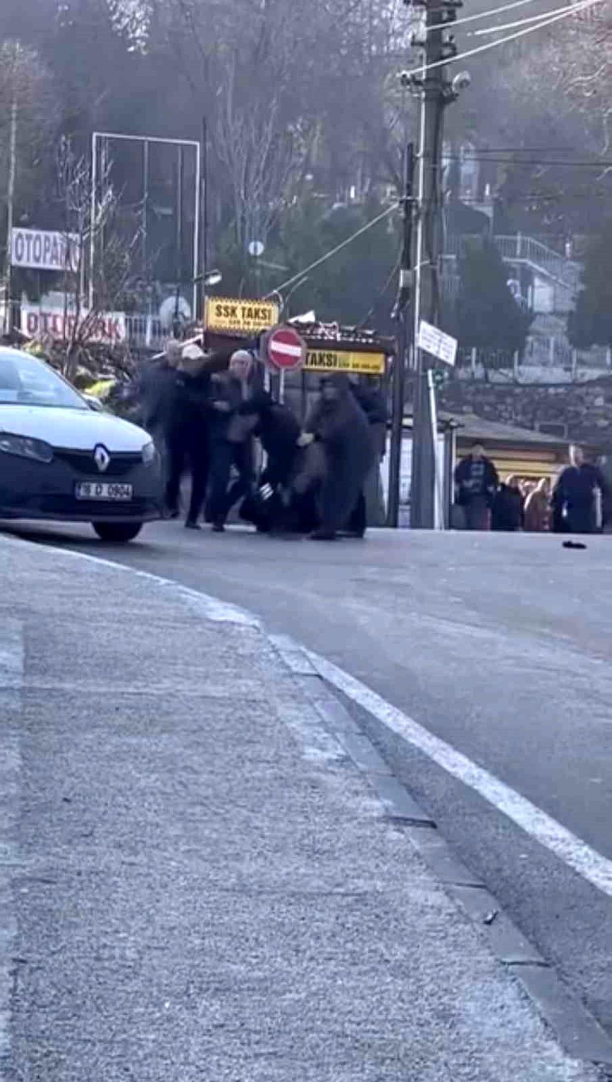 Trafikte tekme tokat yol verme kavgası