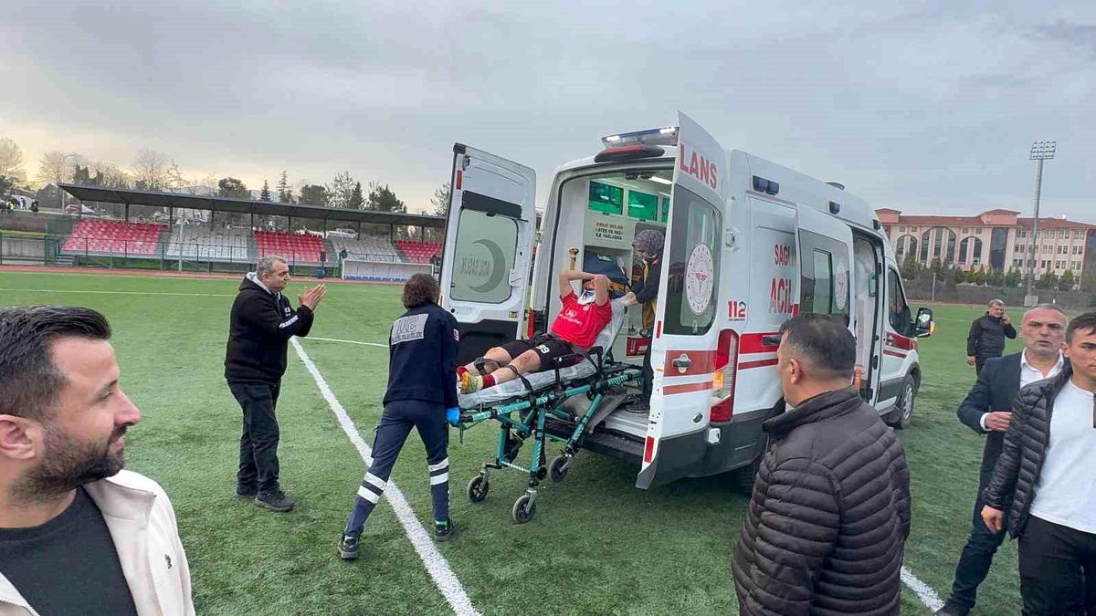 Amatör maçta saha karıştı