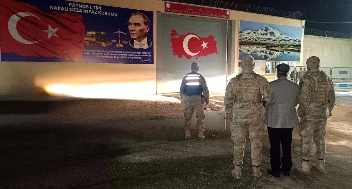 Aranan şahıslar Jandarmadan kaçamadı