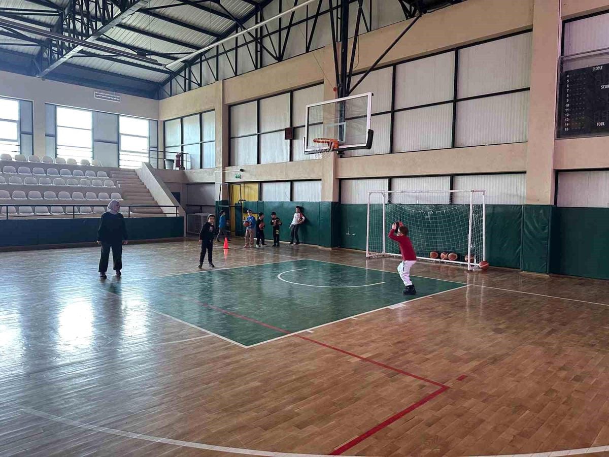 Ayvacık'ta spor kurslarına yoğun ilgi