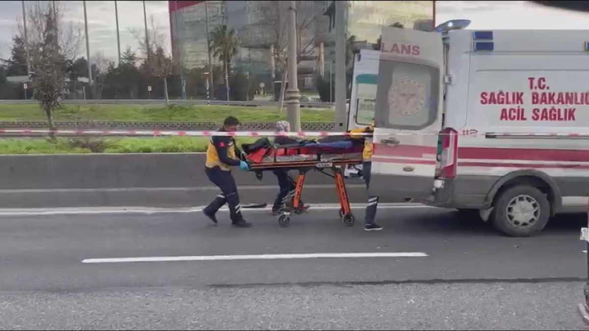 Bağcılar'da aracından inen kamyonet şoförüne otomobil çarptı; 1 ölü