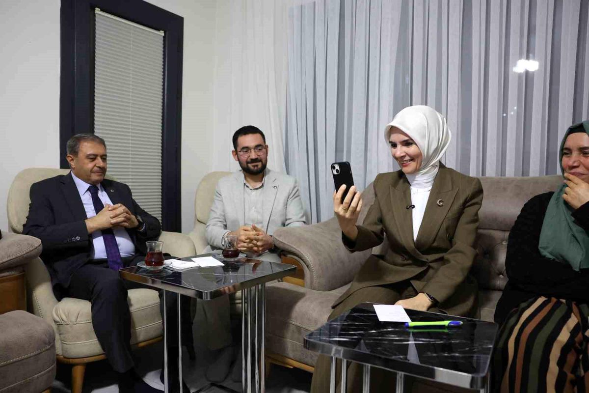 Bakan Göktaş, Şanlıurfa'da yeni yuvalarına kavuşan ailenin iftar sofrasına misafir oldu