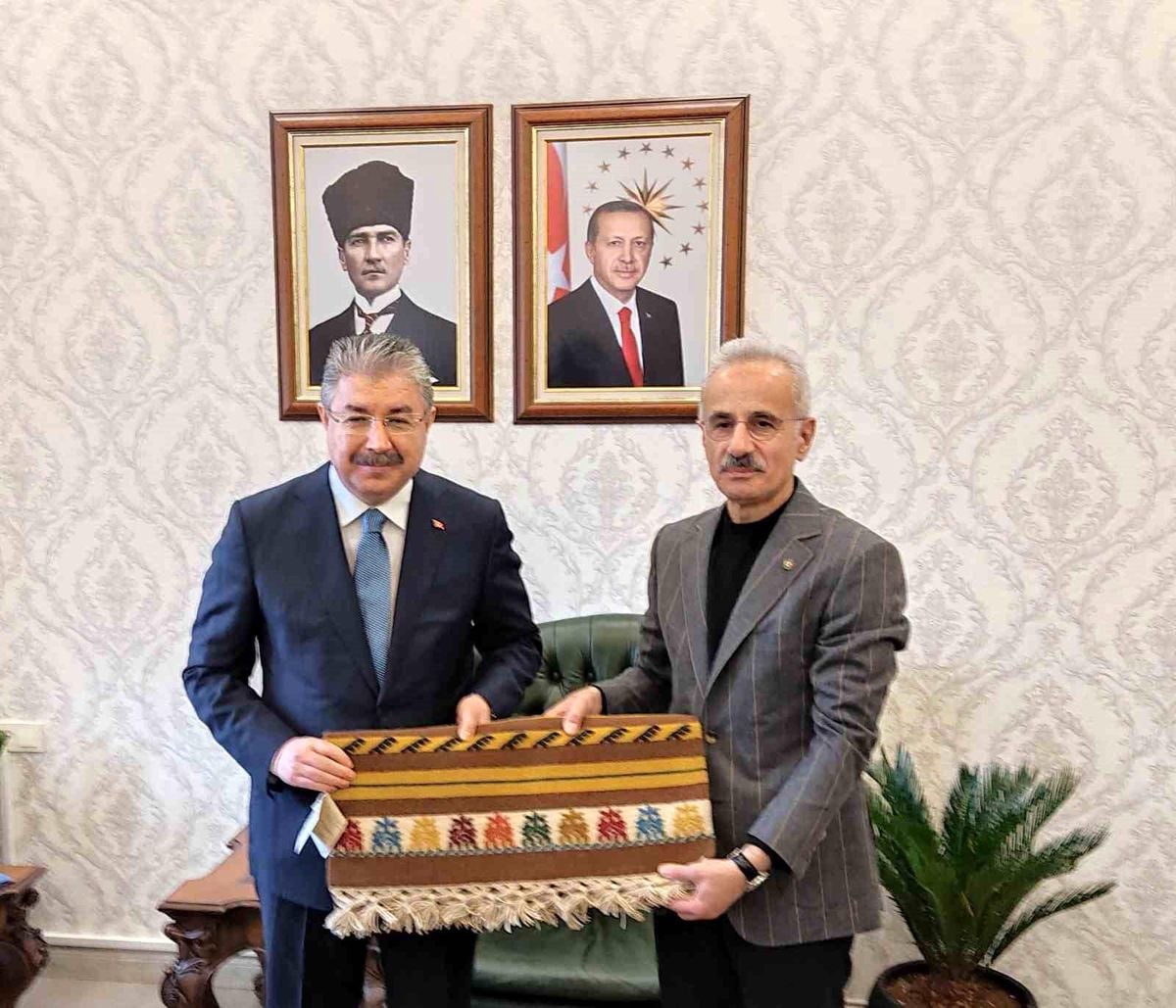 Bakan Uraloğlu, Eskişehir Valiliği'ni ziyaret etti