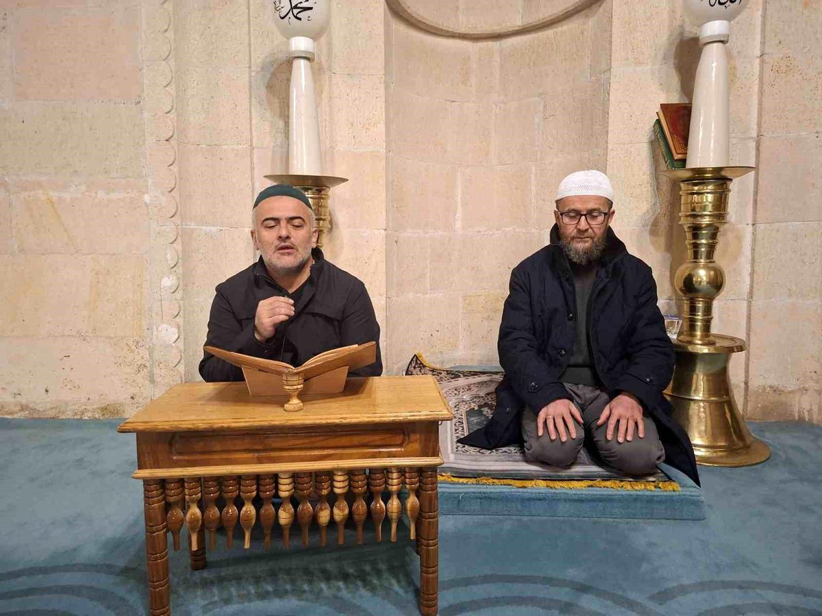 Bayburt'ta şehitler için tarihi camilerde mevlit okundu