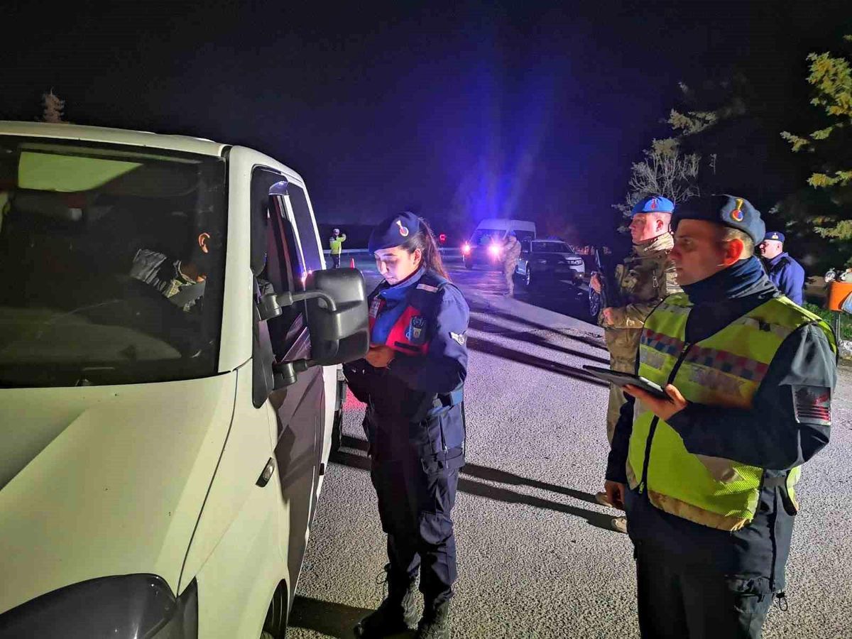 Bilecik'te araması olan 10 kişi yakalandı