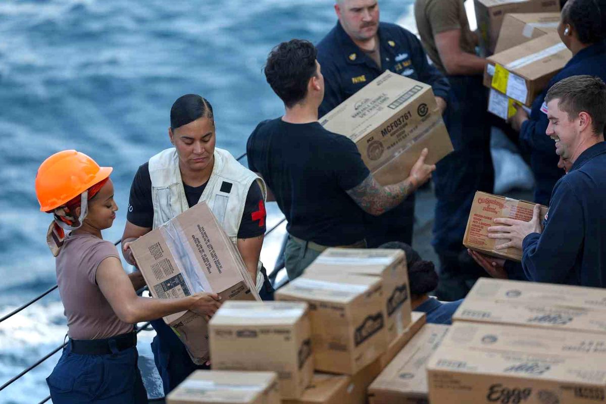 CENTCOM'dan ABD gemilerine ikmal paylaşımı