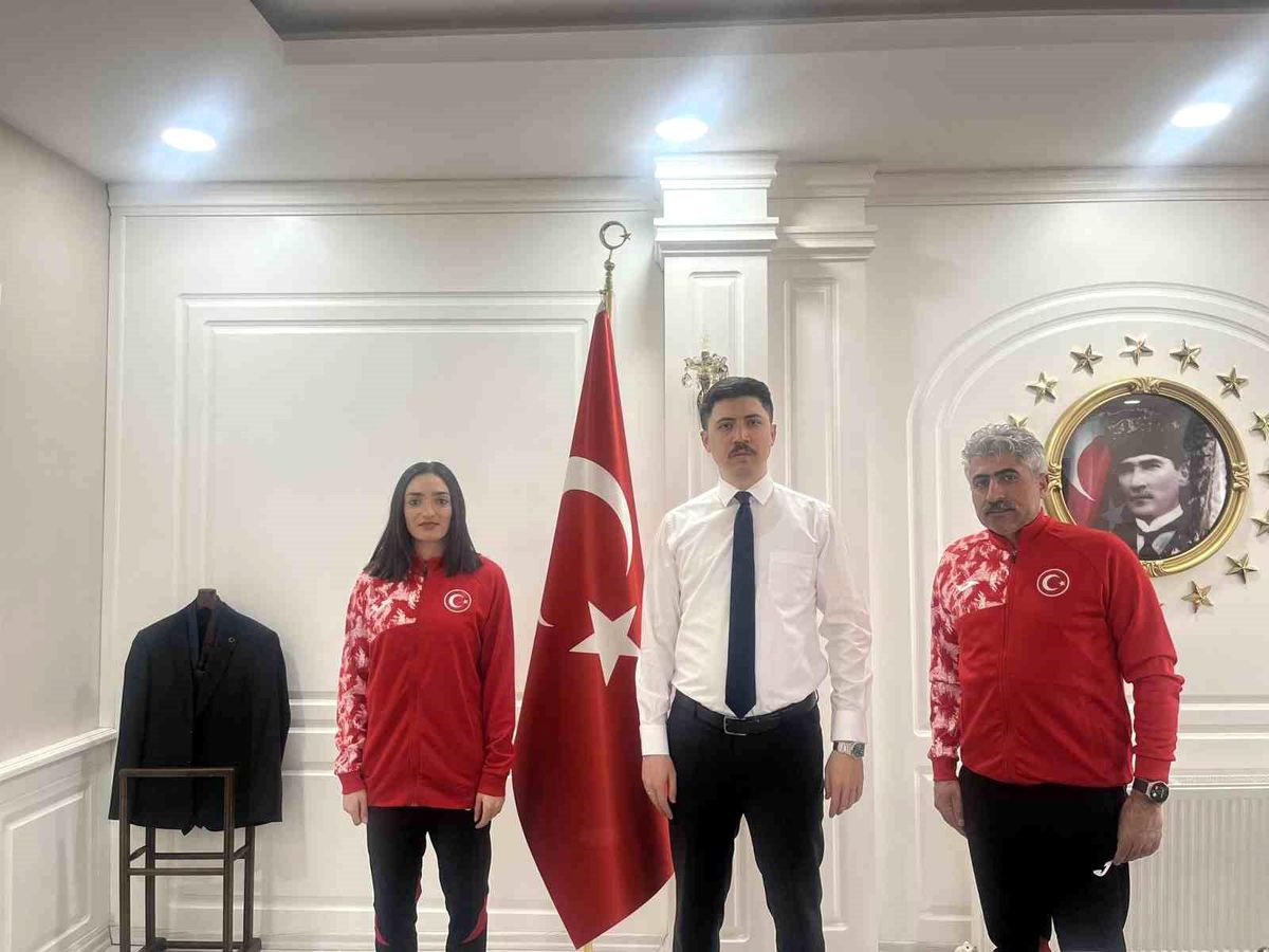 Digor Gençlik ve Spor Müdürü Bahattin İnce ve milli sporcu Tuğba Toptaş'tan, Kaymakam Kahraman'a ziyaret