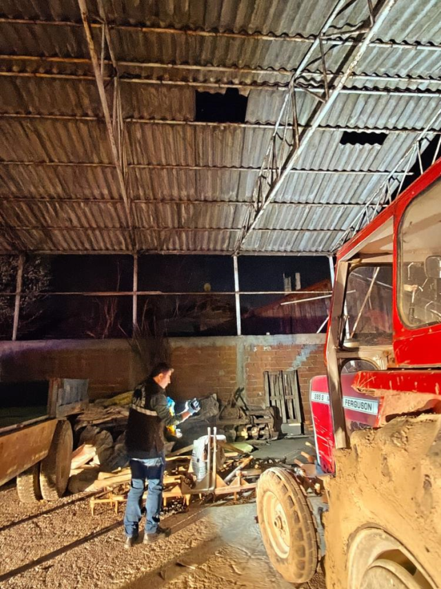 evinden 20 kamyon cop cikmisti aci son catida 19589094 4923 m
