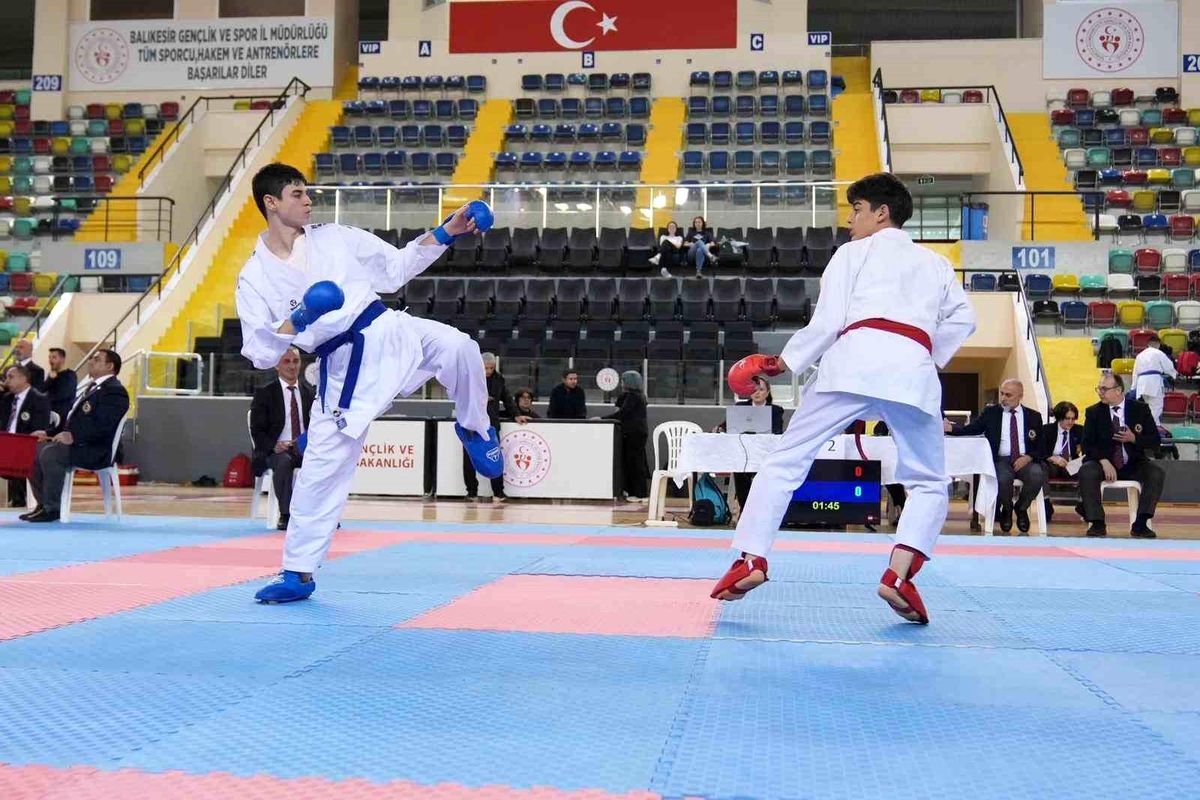 Karate Gençler grup birinciliği Balıkesir'de başladı