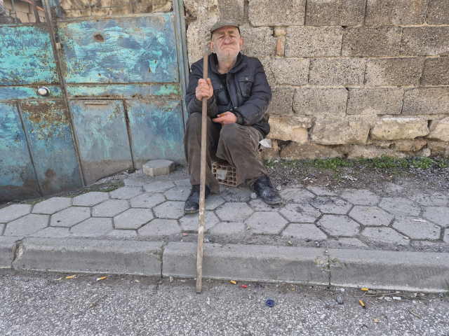 metruk evde yalniz yasayan yasli adam yasam 19590349 311 m