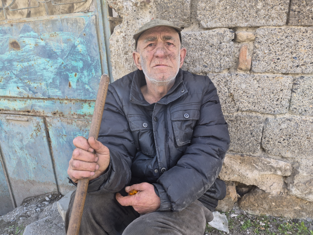 metruk evde yalniz yasayan yasli adam yasam 19590349 950 m