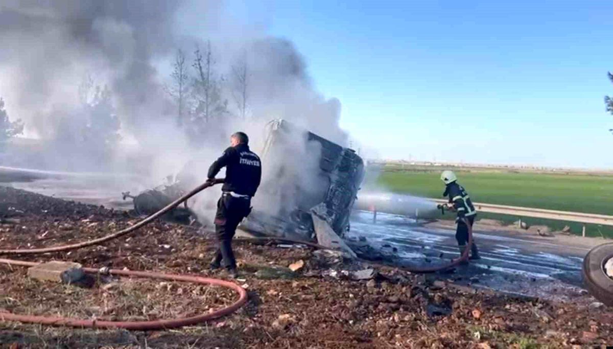 Şanlıurfa'da devrilen yakıt yüklü tır alev topuna döndü: 1 yaralı