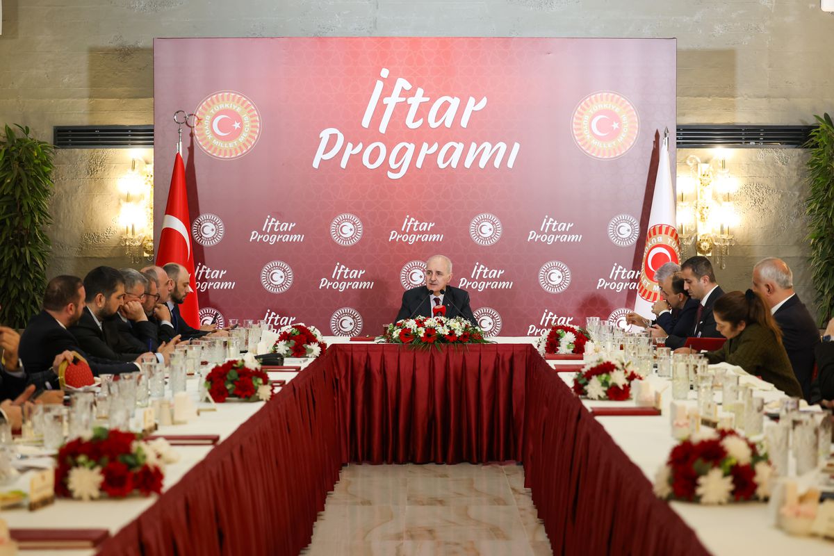 TBMM Başkanı Kurtulmuş, medya kuruluşlarının genel yayın yönetmenleriyle iftar programında bir araya geldi