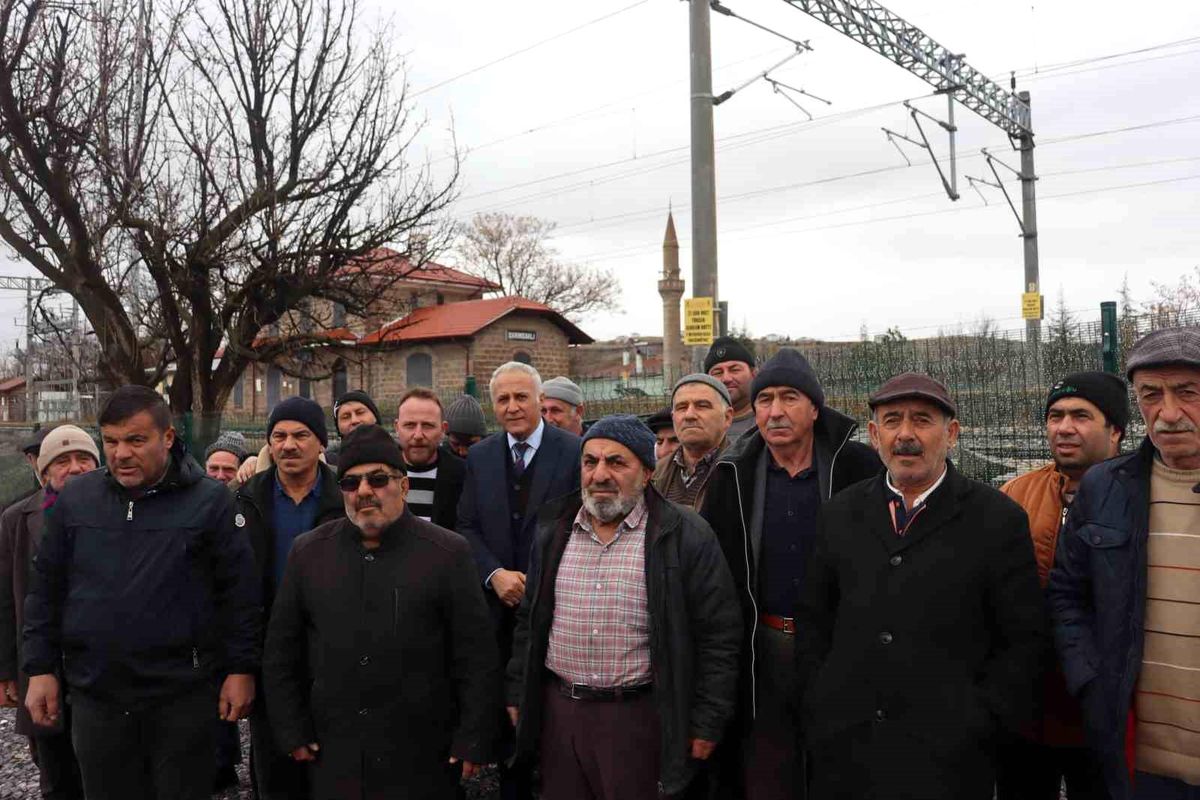 Teravih namazı için 5 kilometre yürümek istemiyorlar