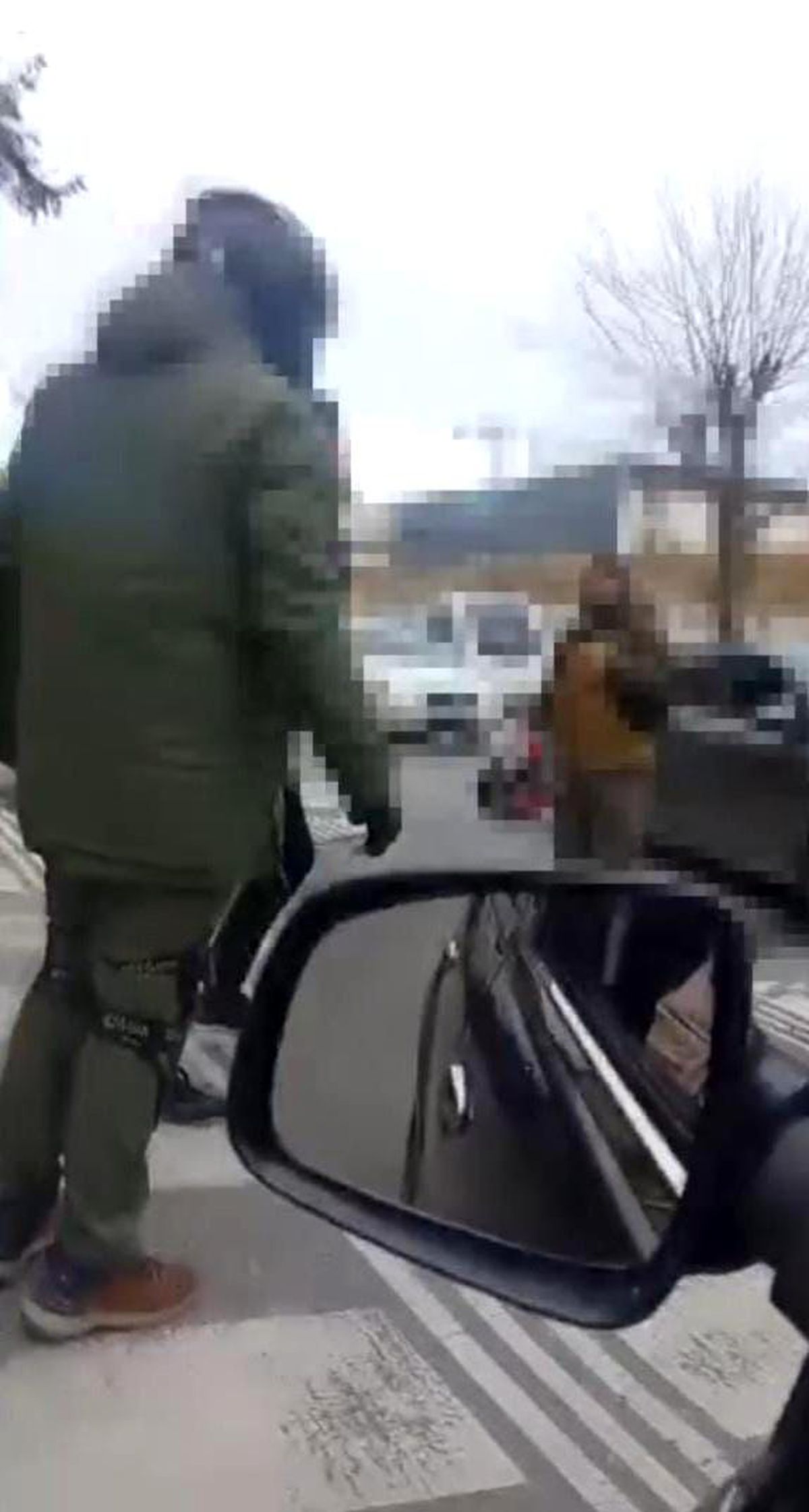 Trafikte silah çeken şüpheli kıskıvrak yakalandı