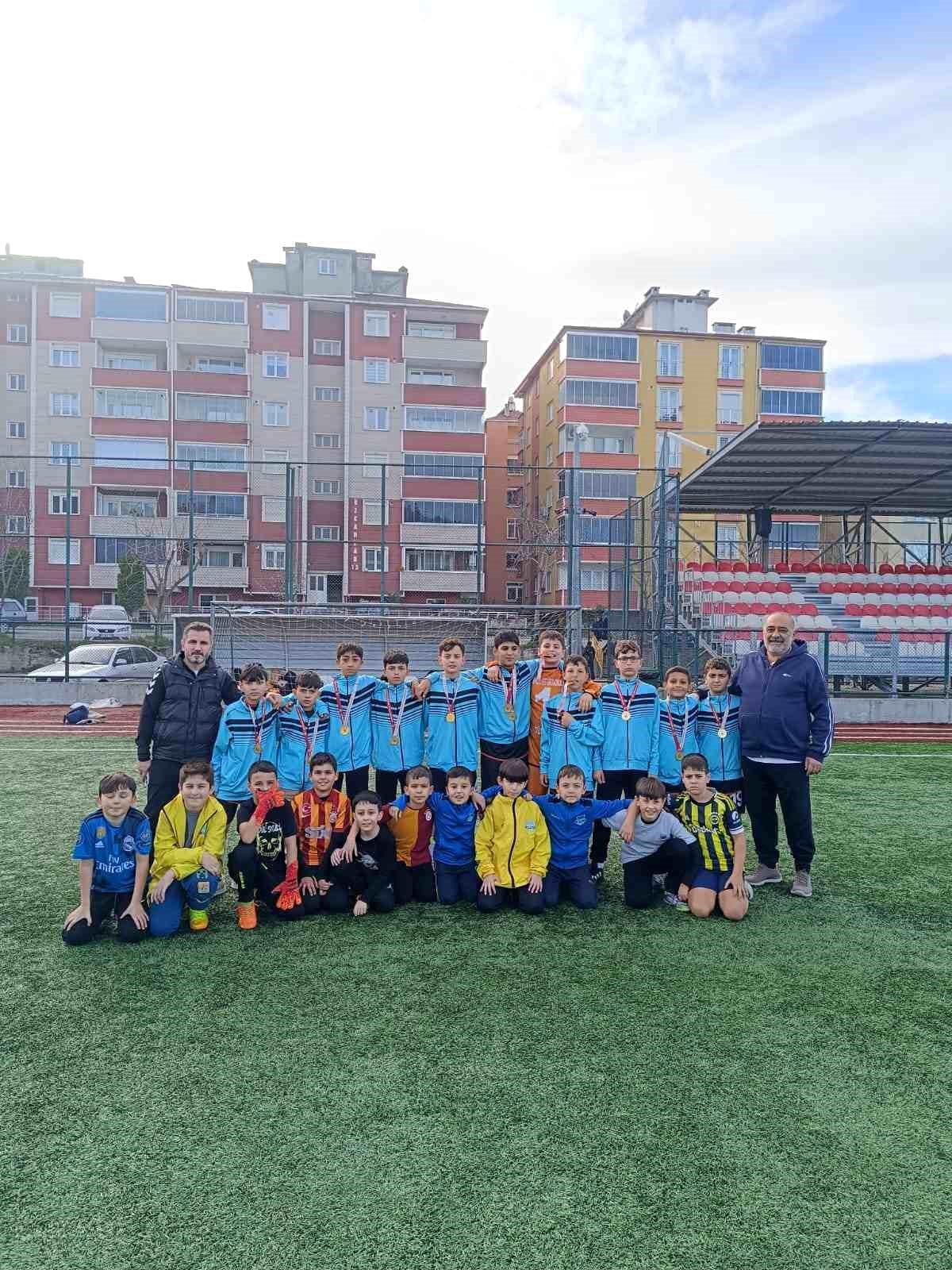 Türkeli Cumhuriyet Ortaokulu, il şampiyonu oldu