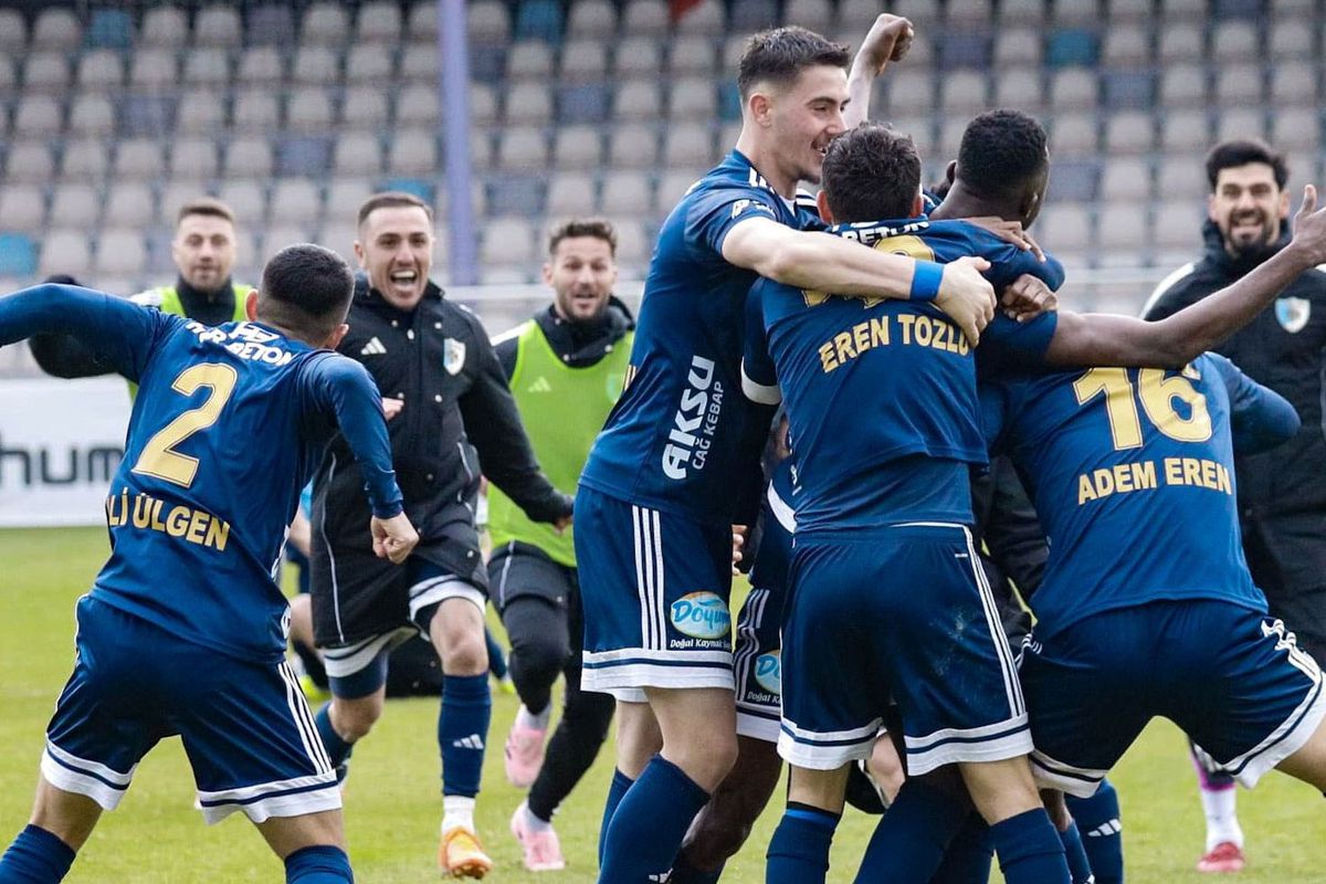 10'da 10! Erzurumspor, Süper Lig'e göz kırpıyor