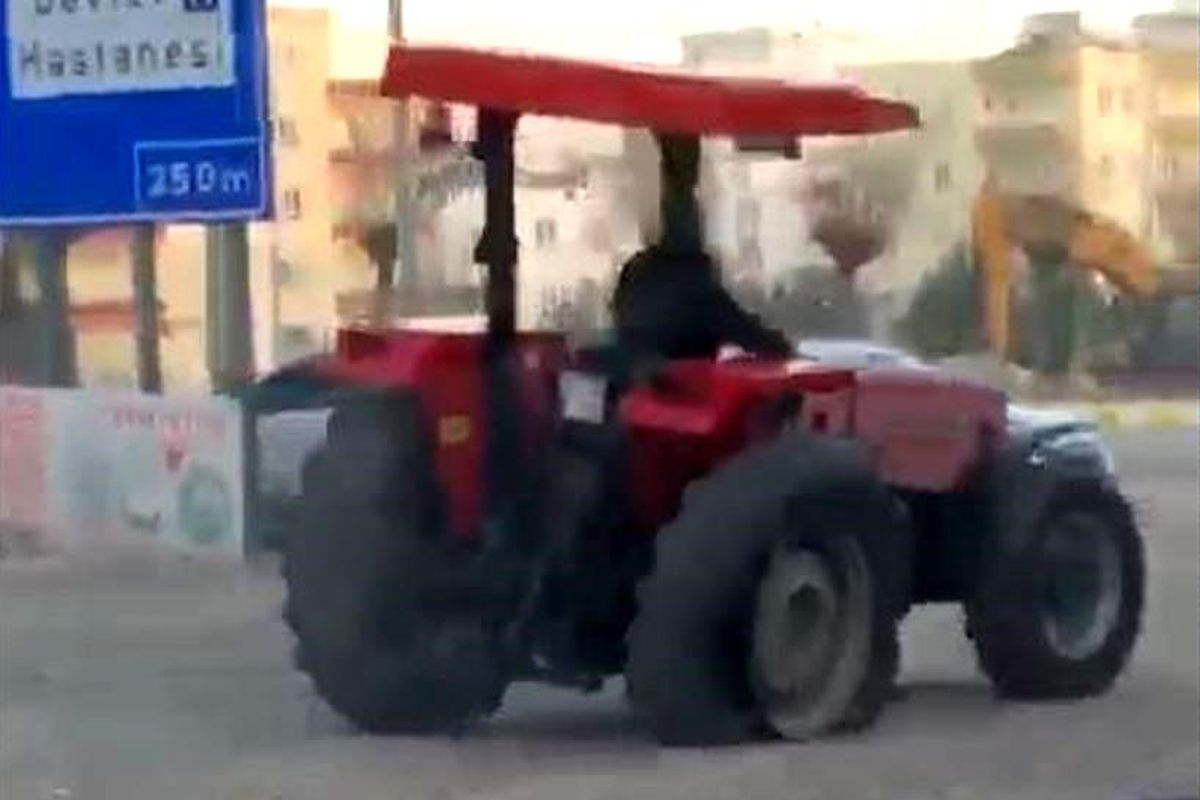 Adıyaman'da şaşkına çeviren görüntü: Traktör 3 tekerle ilerledi