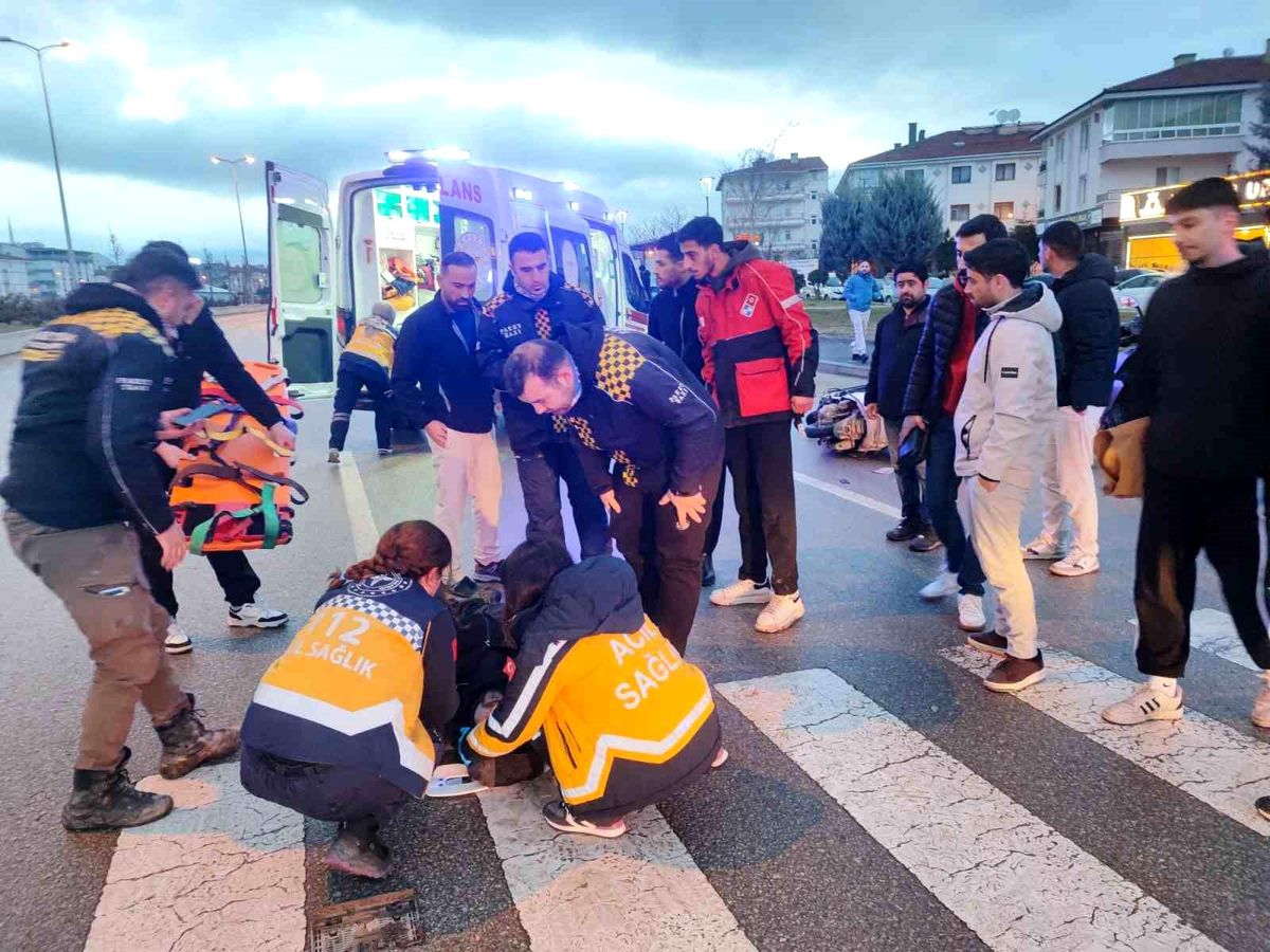 Ankara'da dengesini kaybeden motokurye yola savruldu