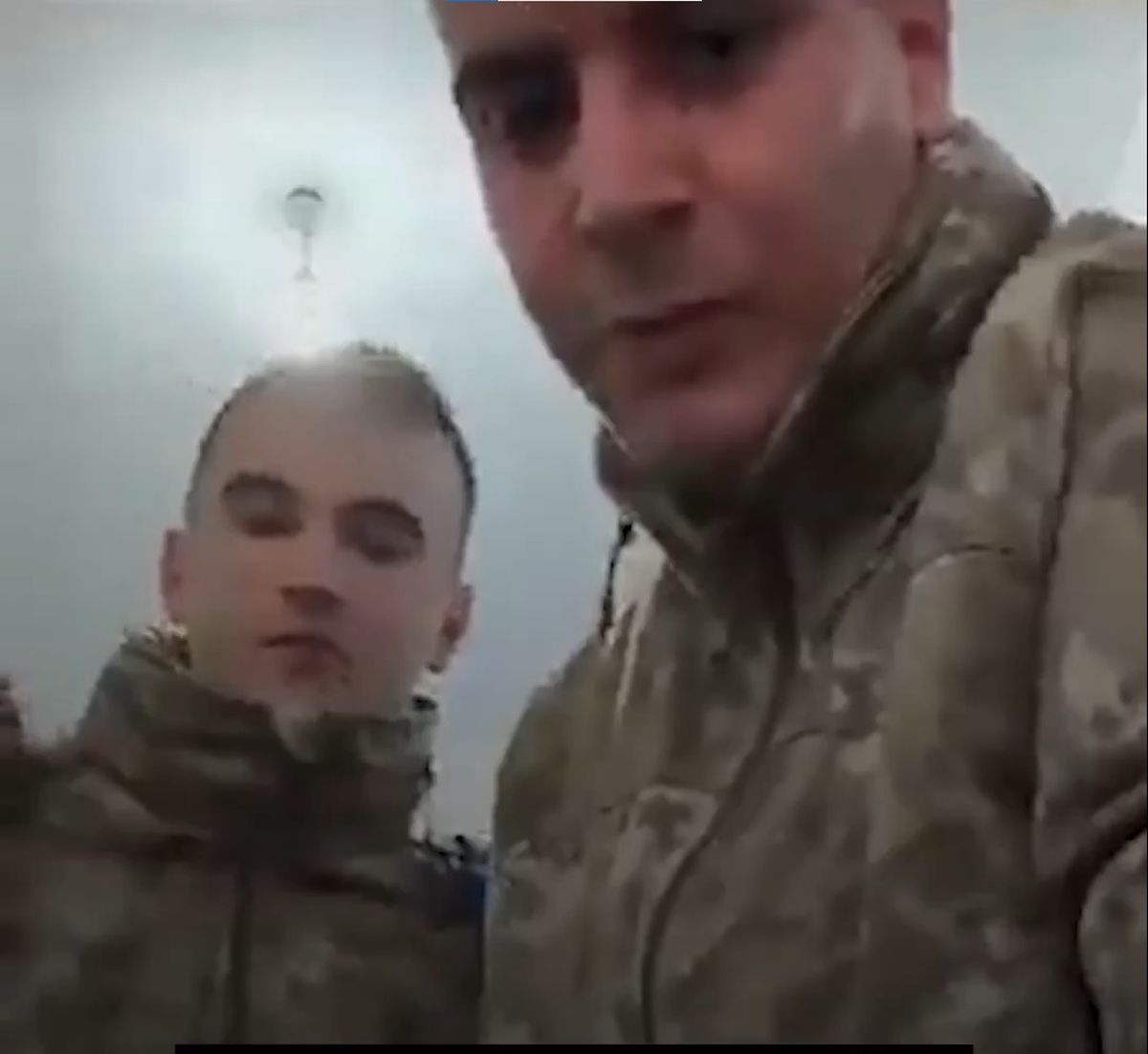 Askerler, yasağa rağmen canlı yayın yaptı! Takipçilerden istedikleri ise skandal
