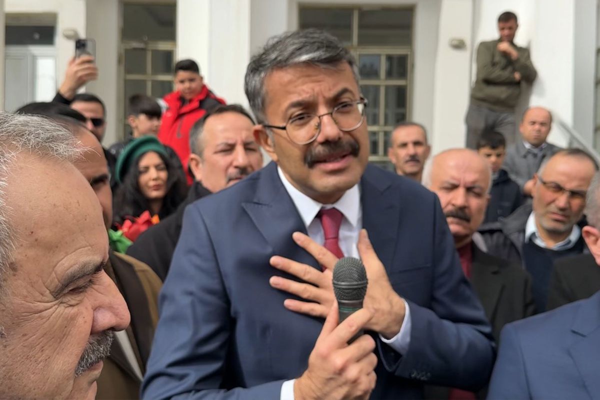 Bakan yardımcılığına atanan Vali Ali Çelik'ten Hakkari'ye hüzünlü ve gururlu veda
