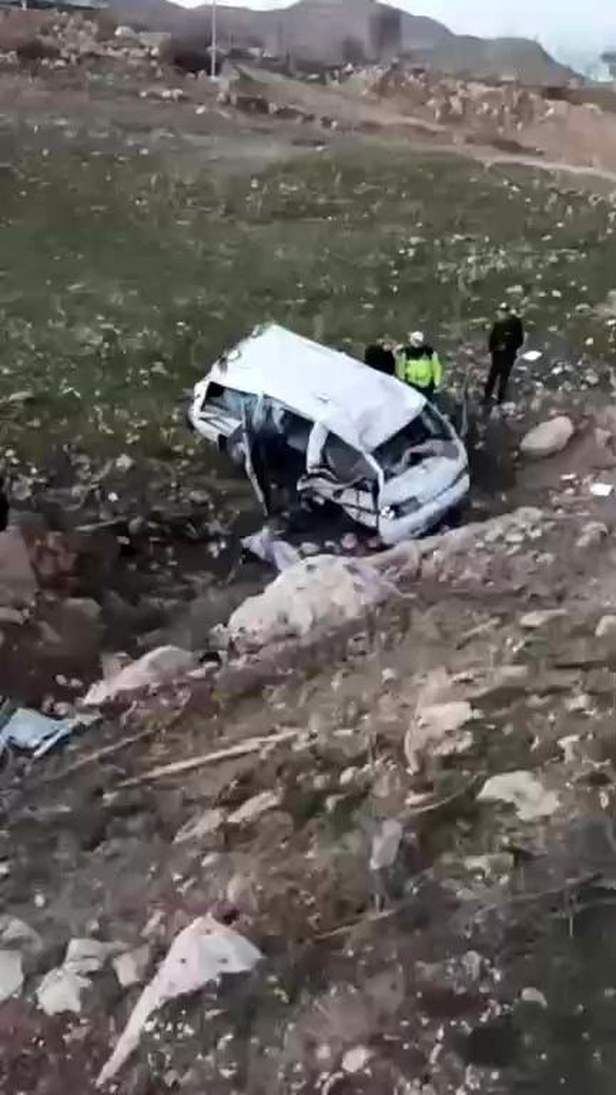 Batman'da araç uçuruma yuvarlandı: 3 ağır yaralı