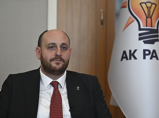The latest poll on President Erdoğan's desk! His assistant provided the figures