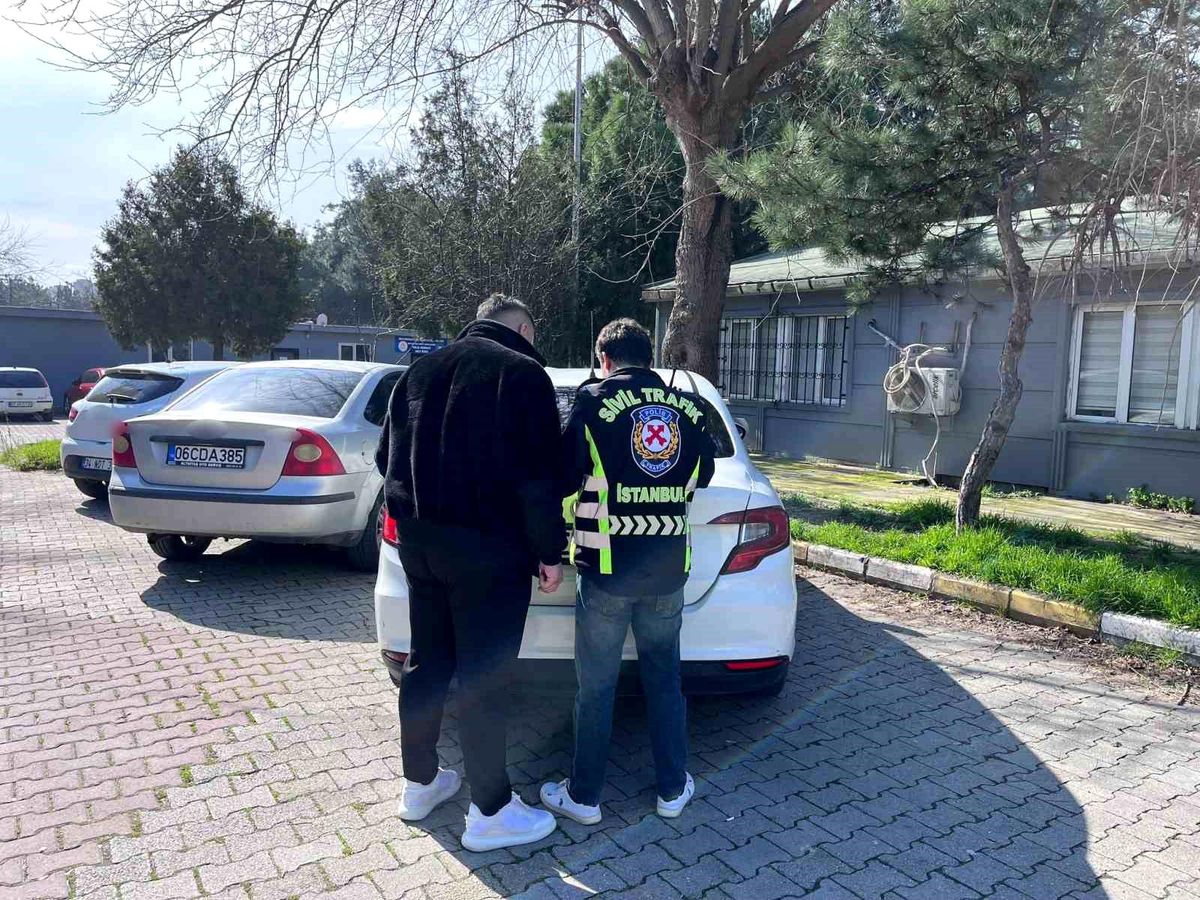 Esenyurt'ta yol verme tartışmasında araçtan inen sürücü ve yolcuya para cezası