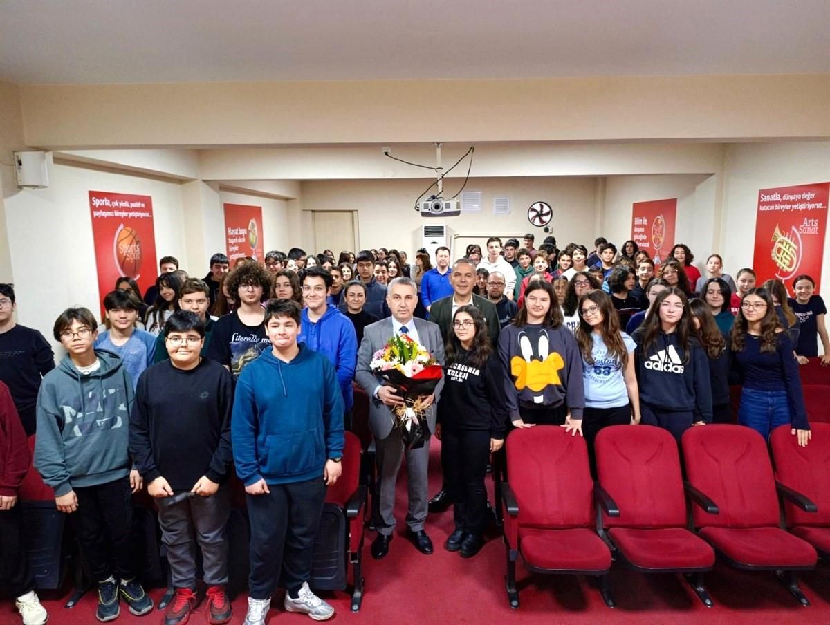 İncirliova Kaymakamı Abay, öğrencilerle Kariyer Günleri'nde buluştu
