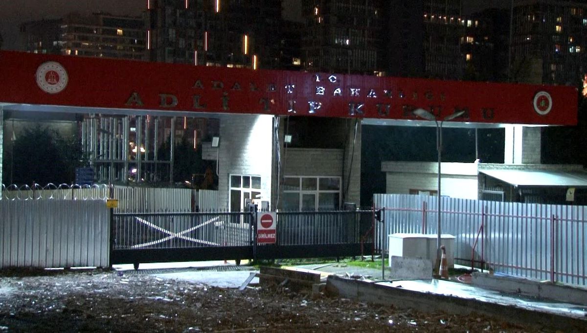 İstanbul'da ağabeyini öldürdükten sonra intihar eden gencin cenazesi adli tıbba kaldırıldı