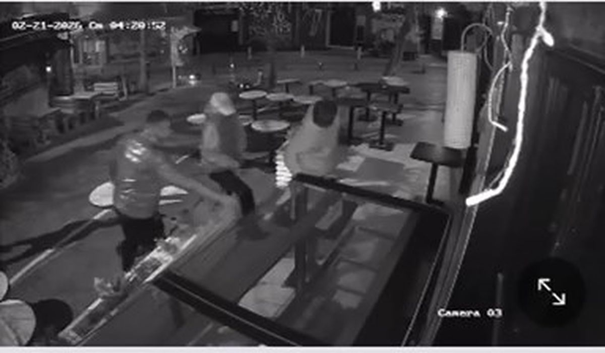 Kadıköy'de Kafe Önüne Bırakılan Çilekler Çalındı
