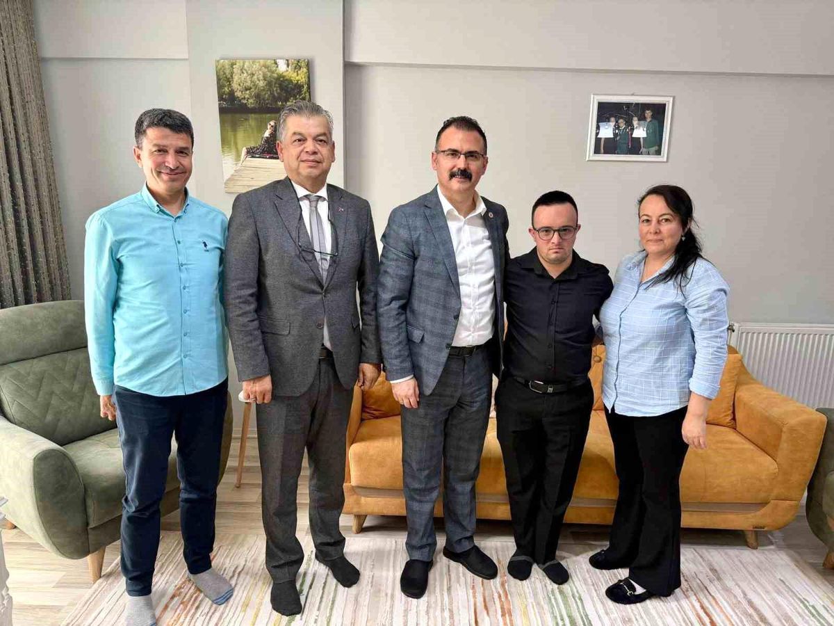 Kaymakam Ateş, öğrencilerin evine konuk oldu