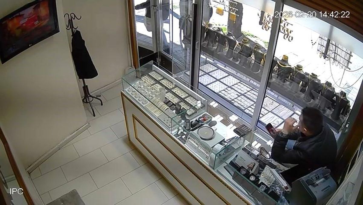 Kuyumcu soygunu güvenlik kamerasında