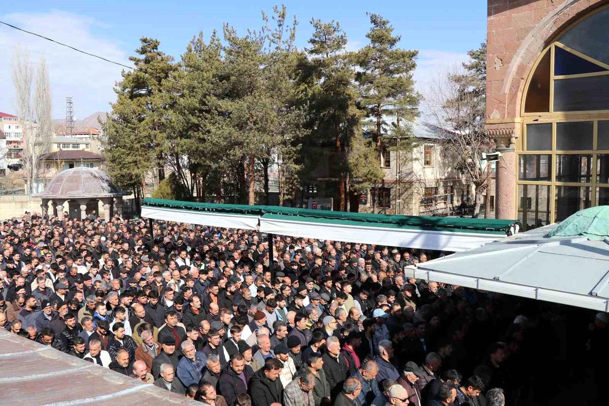 Oltu'da motosiklet kazası: 1 ölü, 1 yaralı