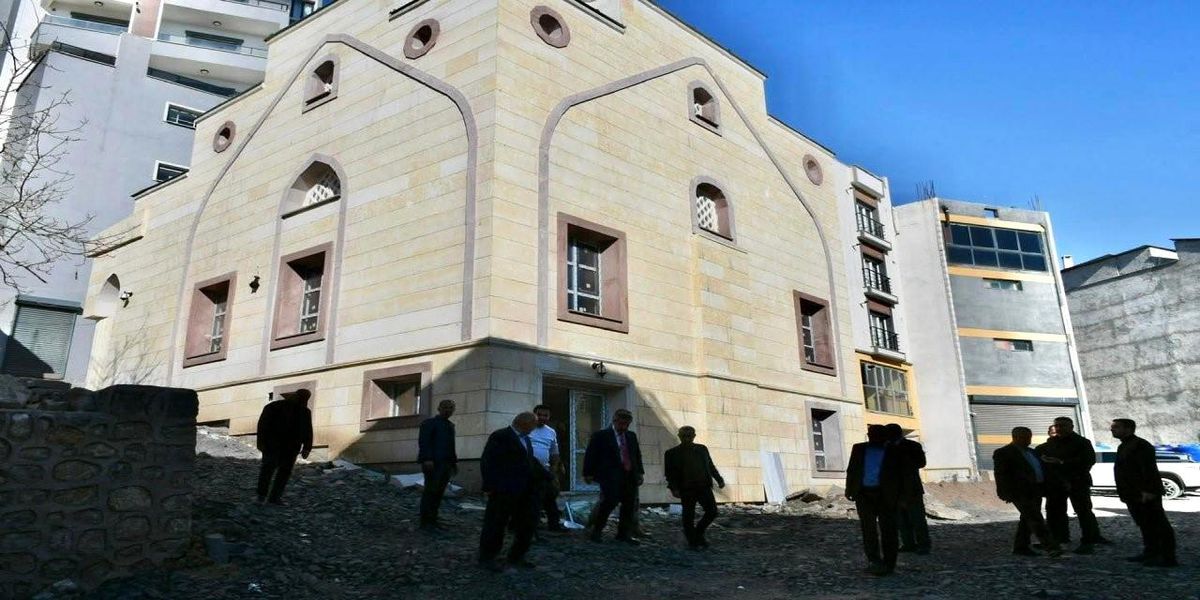 Şırnak'ta 70 konut, 2 cami ve sağlık merkezi yapımı devam ediyor