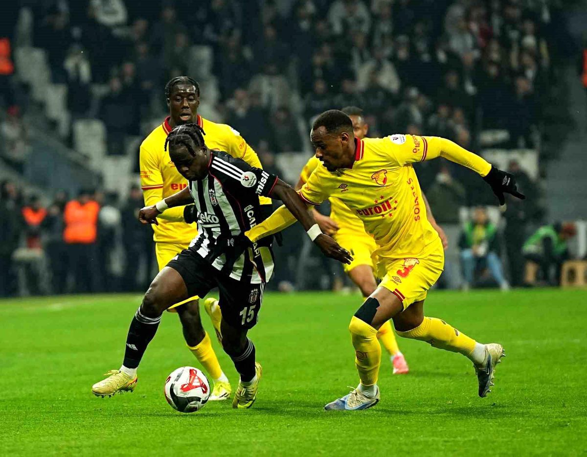 Trendyol Süper Lig: Beşiktaş: 2 Göztepe: 0 (İlk yarı)