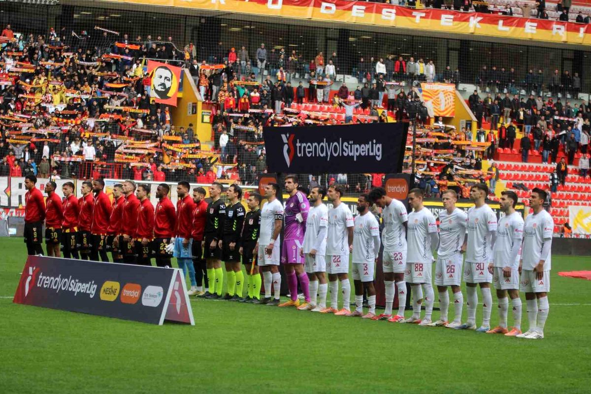 Kayserispor ve Antalyaspor Karşılaşmasında İlk 20 Dakika 0-0 Eşitlikle Geçti