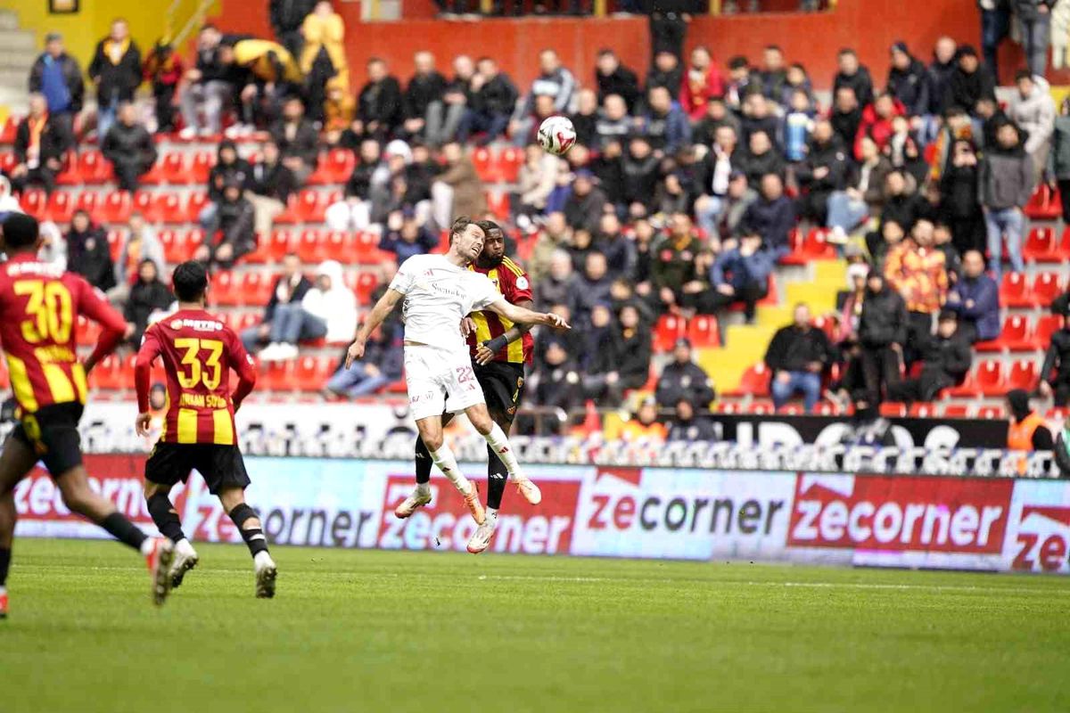 Trendyol Süper Lig: Kayserispor: 0 Antalyaspor: 0 (İlk yarı)