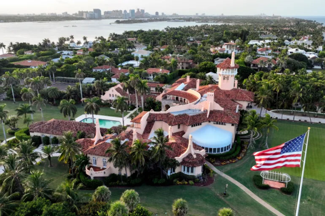 trump in konutuna av tufegi ve yaki bidonu ile 19592429 3754 m