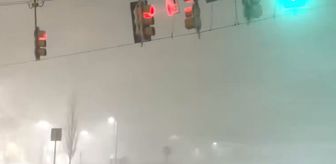 ABD'yi vuran kar fırtınası trafik lambalarını dahi savurdu