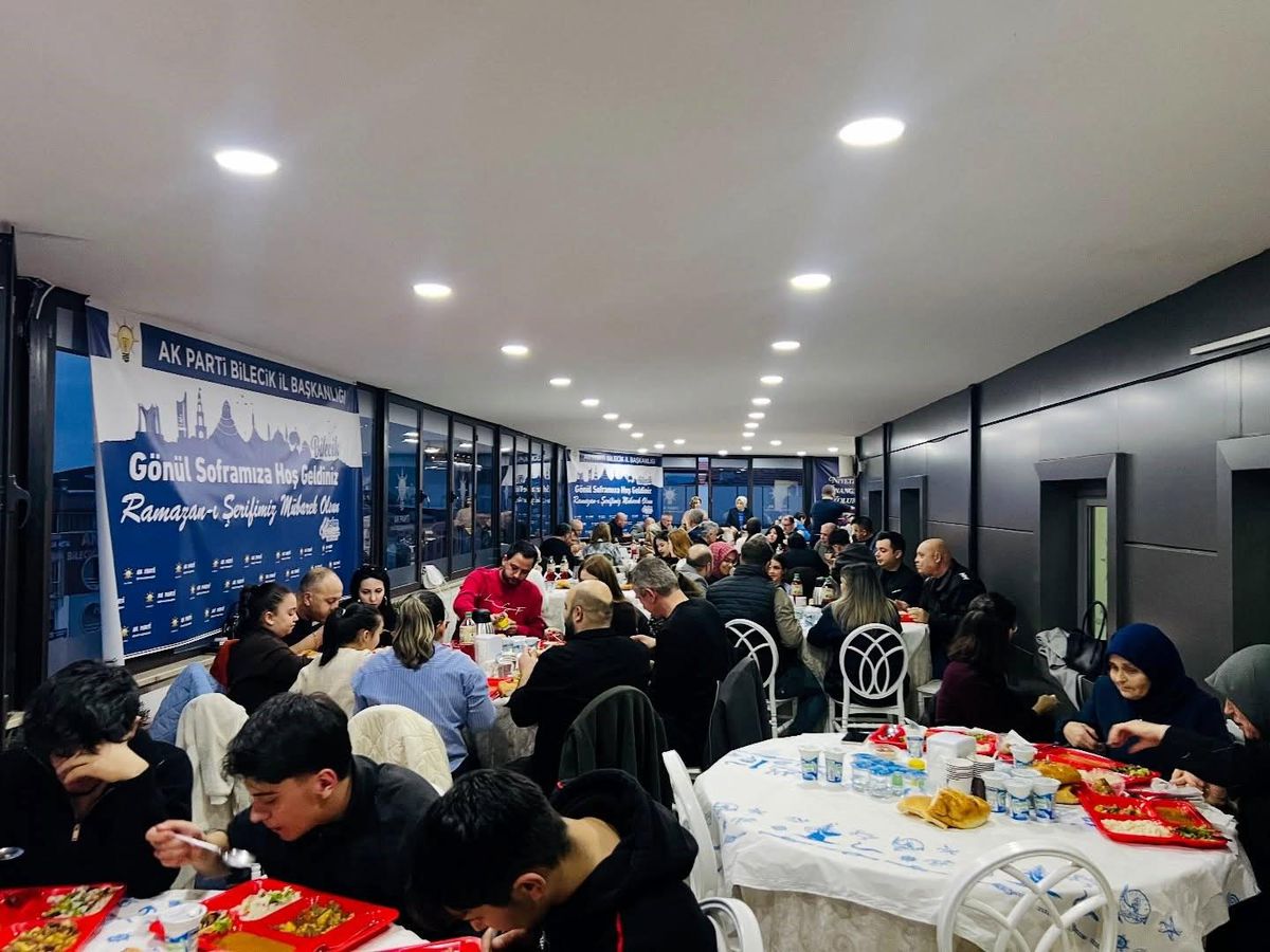 AK Parti Bilecik il yönetimi aynı sofrada buluştu