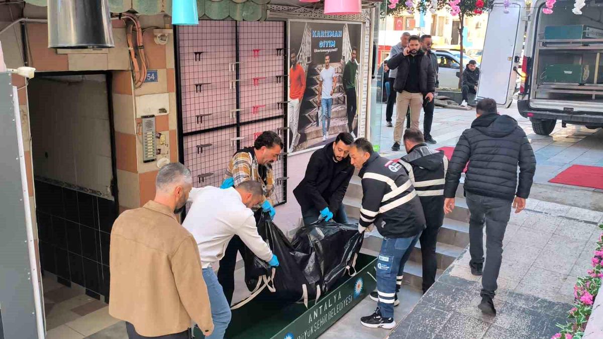 Antalya'da katil zanlısı saklandığı adreste yakalandı