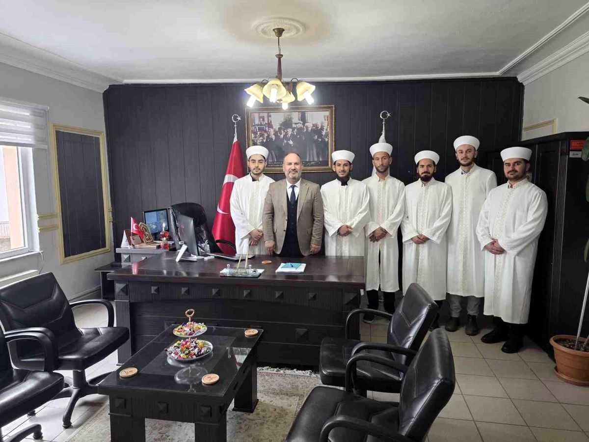 Çan'da yeni atanan din görevlilerine sarık ve cübbe giydirme merasimi düzenlendi